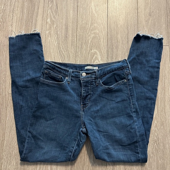 311 Levi’s Denim Skinny Jean | Size 29W x 30L - Picture 1 of 3